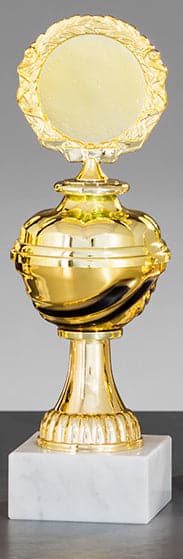 Eine goldene Trophäe mit runder, verzierter Spitze auf einem Sockel aus weißem Marmor, gefertigt aus hochwertigem Material. Diese exquisite Pokale Neumünster 4-er Pokalserie mit Deckel 208 mm - 235 mm PK758540-4-E50 ist ein Beweis für Leistung und Auszeichnung.